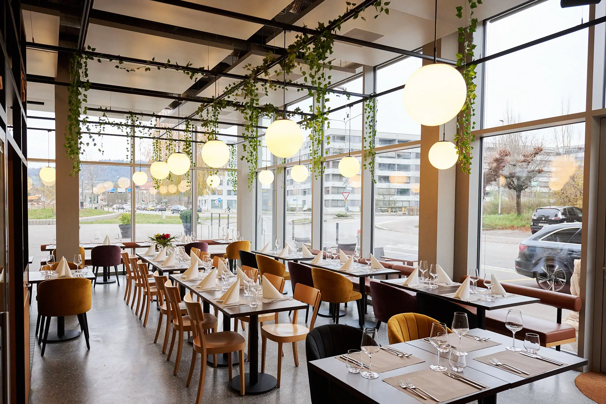 Restaurant Amadeus mit gedeckten Tischen